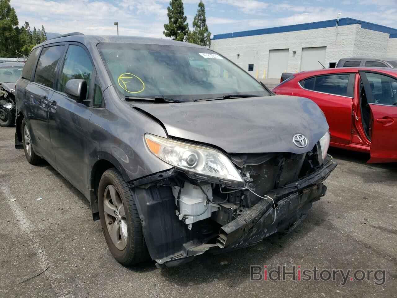 Photo 5TDKZ3DC9HS805797 - TOYOTA SIENNA 2017