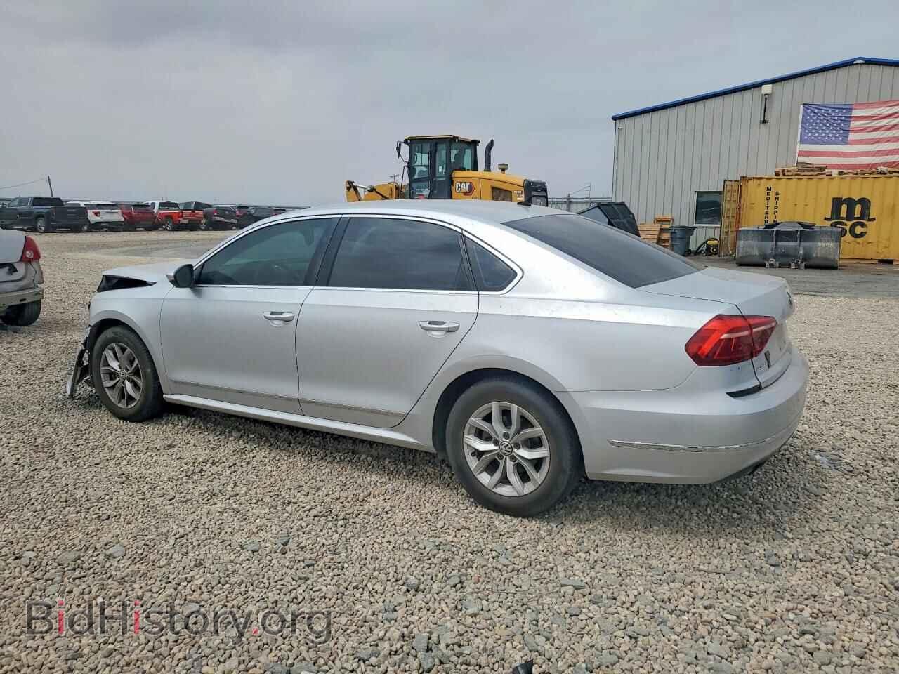 2017 VOLKSWAGEN PASSAT - VIN: 1VWAT7A32HC007715 - Фото 2