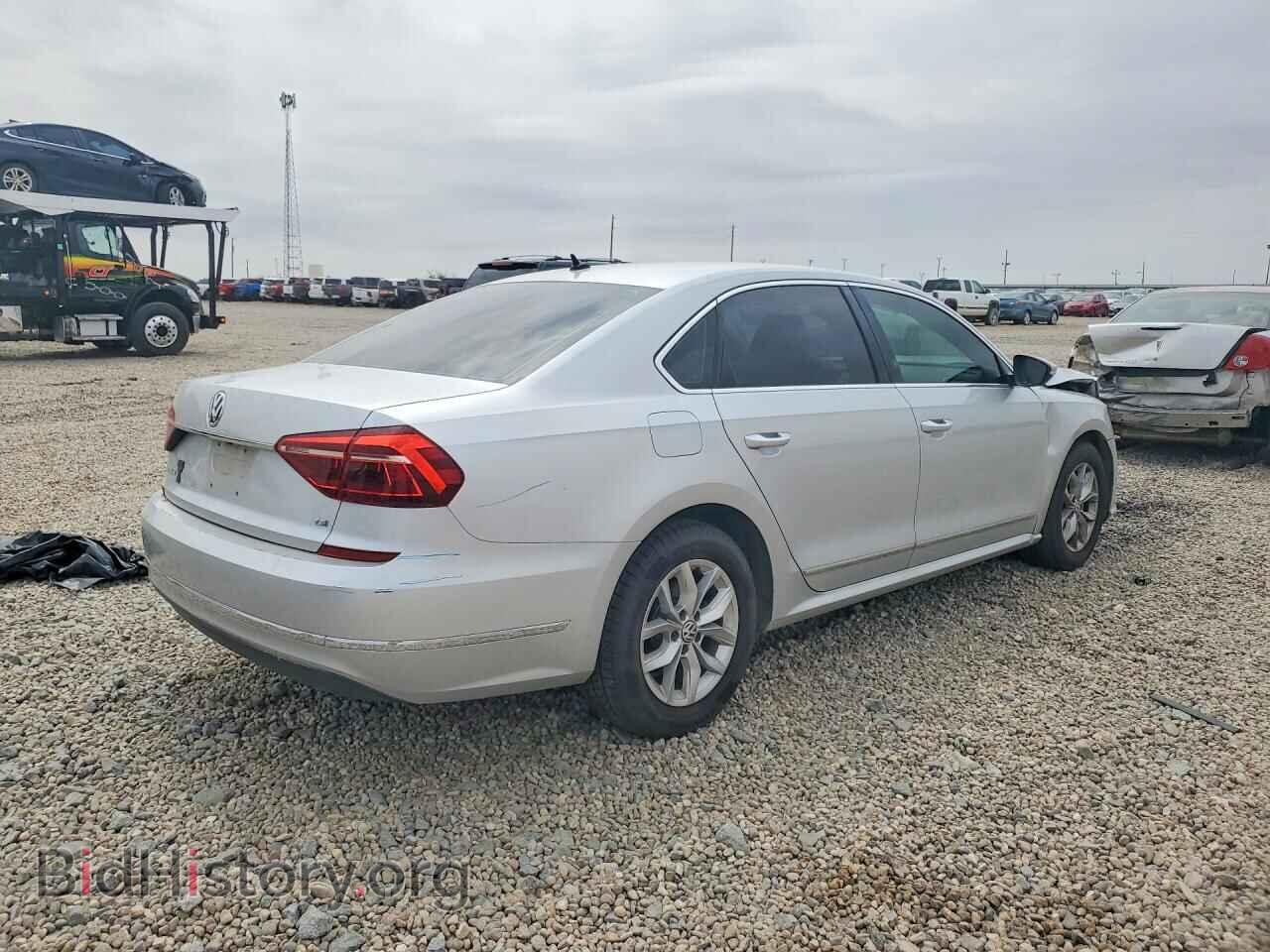 2017 VOLKSWAGEN PASSAT - VIN: 1VWAT7A32HC007715 - Фото 3