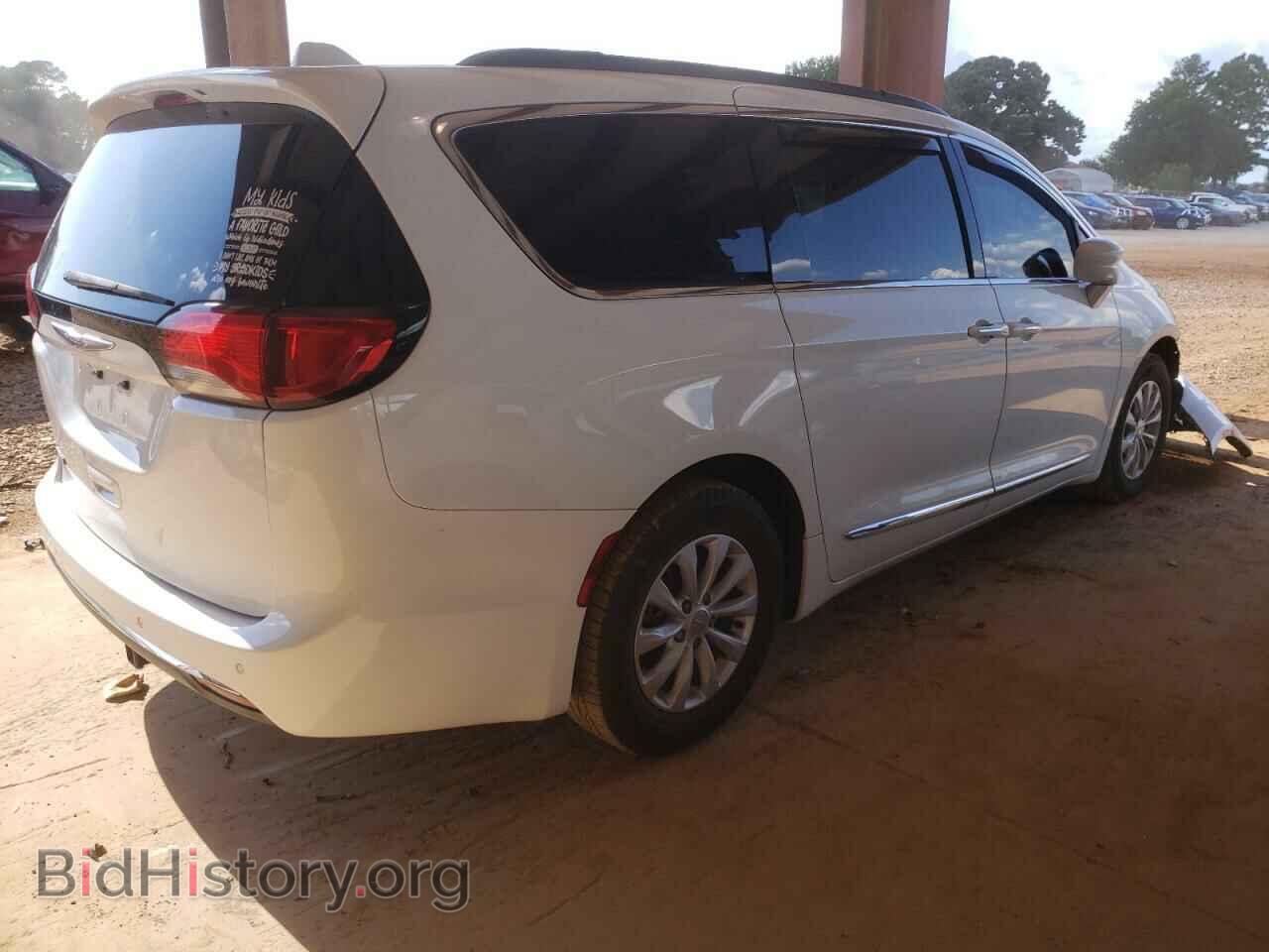 2017 CHRYSLER PACIFICA - VIN: 2C4RC1BG8HR758975 - Photo 4