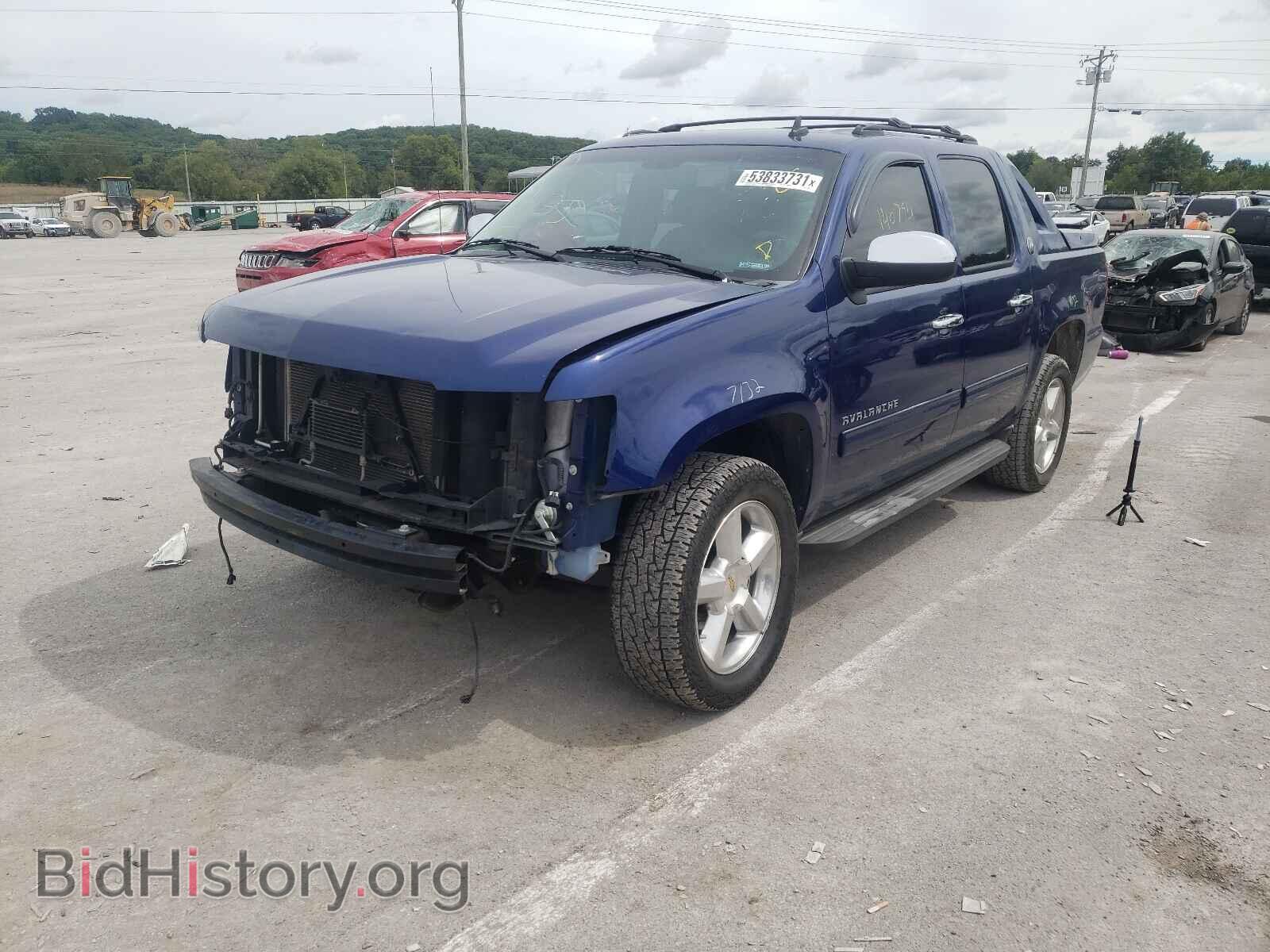 2013 CHEVROLET AVALANCHE - VIN: 3GNMCFE03DG182662 - Фото 2