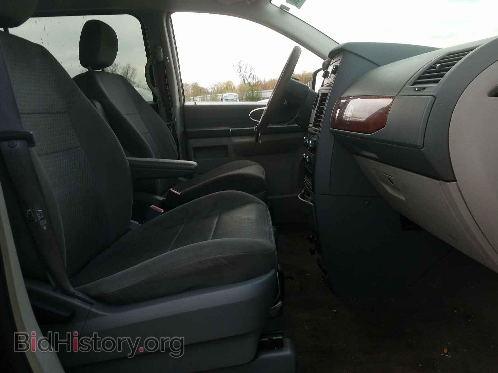 2008 CHRYSLER MINIVAN - VIN: 2A8HR44H28R748548 - Фото 5