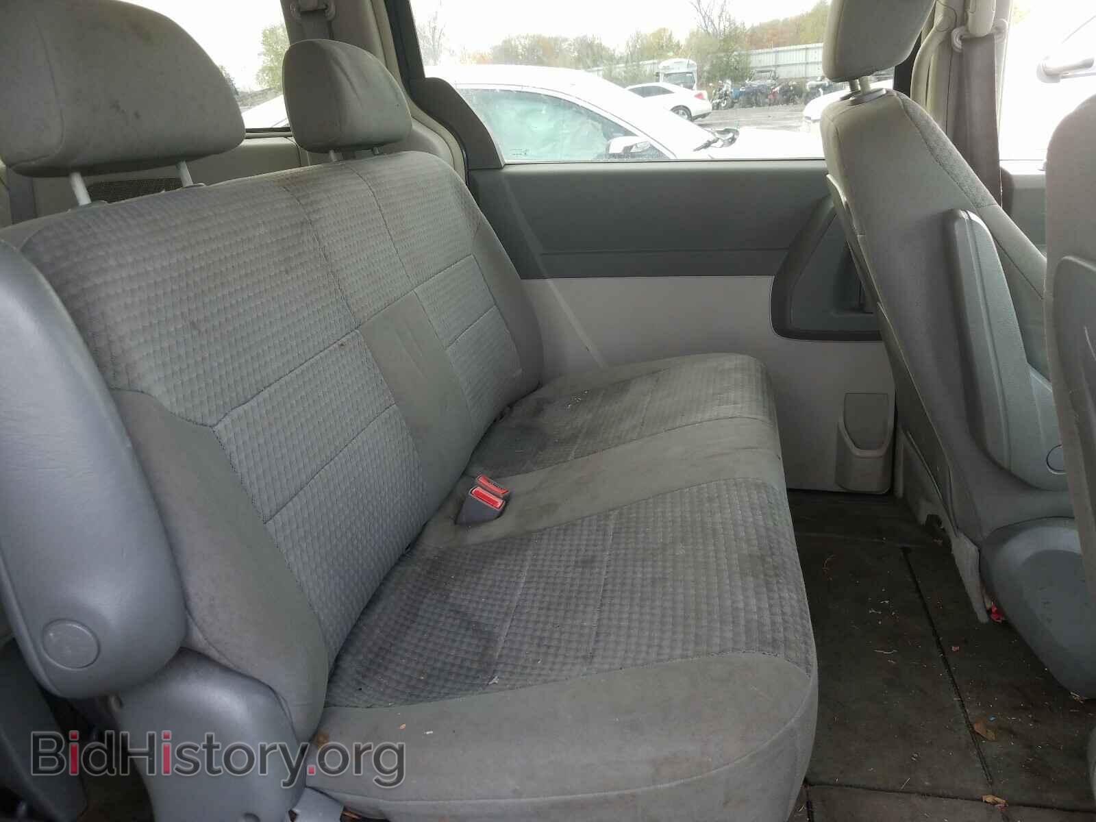 2008 CHRYSLER MINIVAN - VIN: 2A8HR44H28R748548 - Фото 6