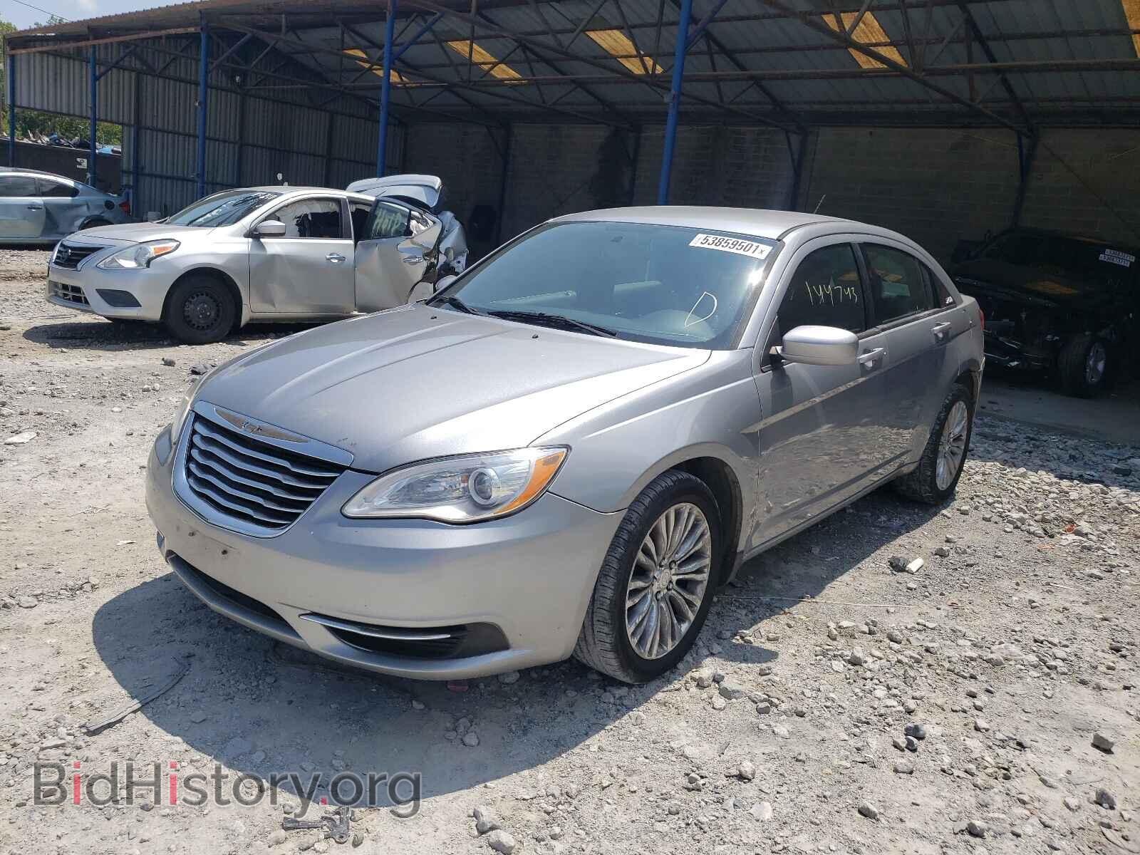 2013 CHRYSLER 200 - VIN: 1C3CCBAB4DN670969 - Фото 2