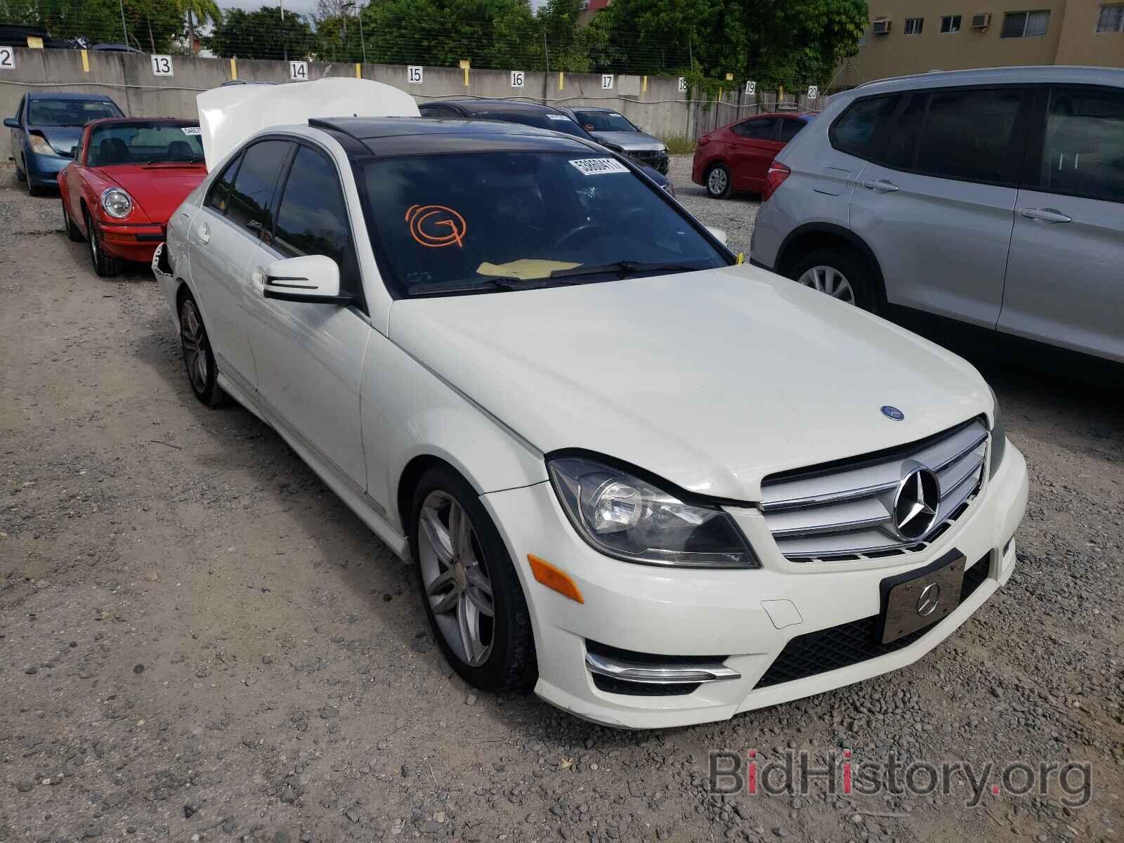 Photo WDDGF8BB1CR229805 - MERCEDES-BENZ C-CLASS 2012