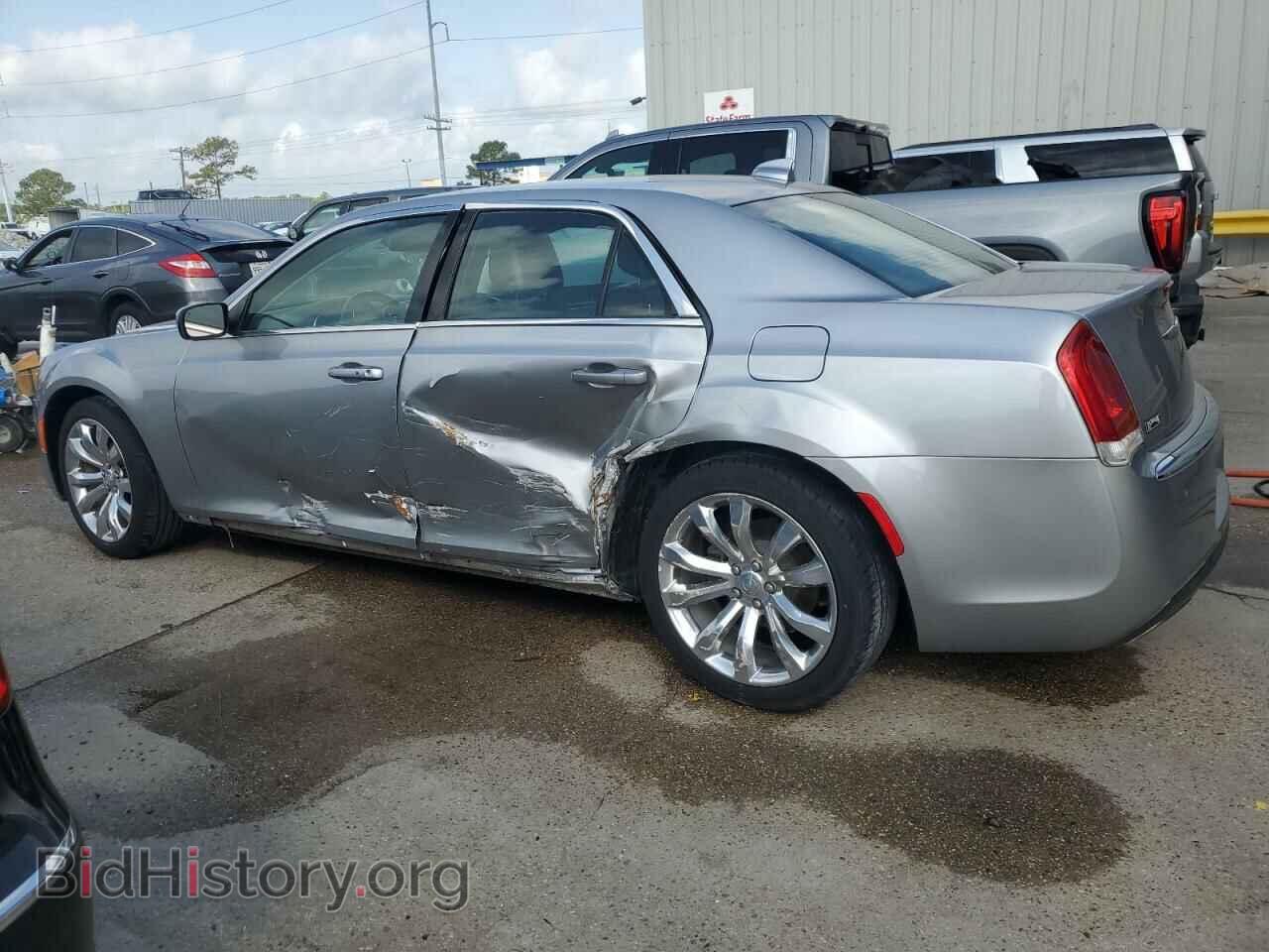 2018 CHRYSLER 300 - VIN: 2C3CCAAG2JH203740 - Фото 2