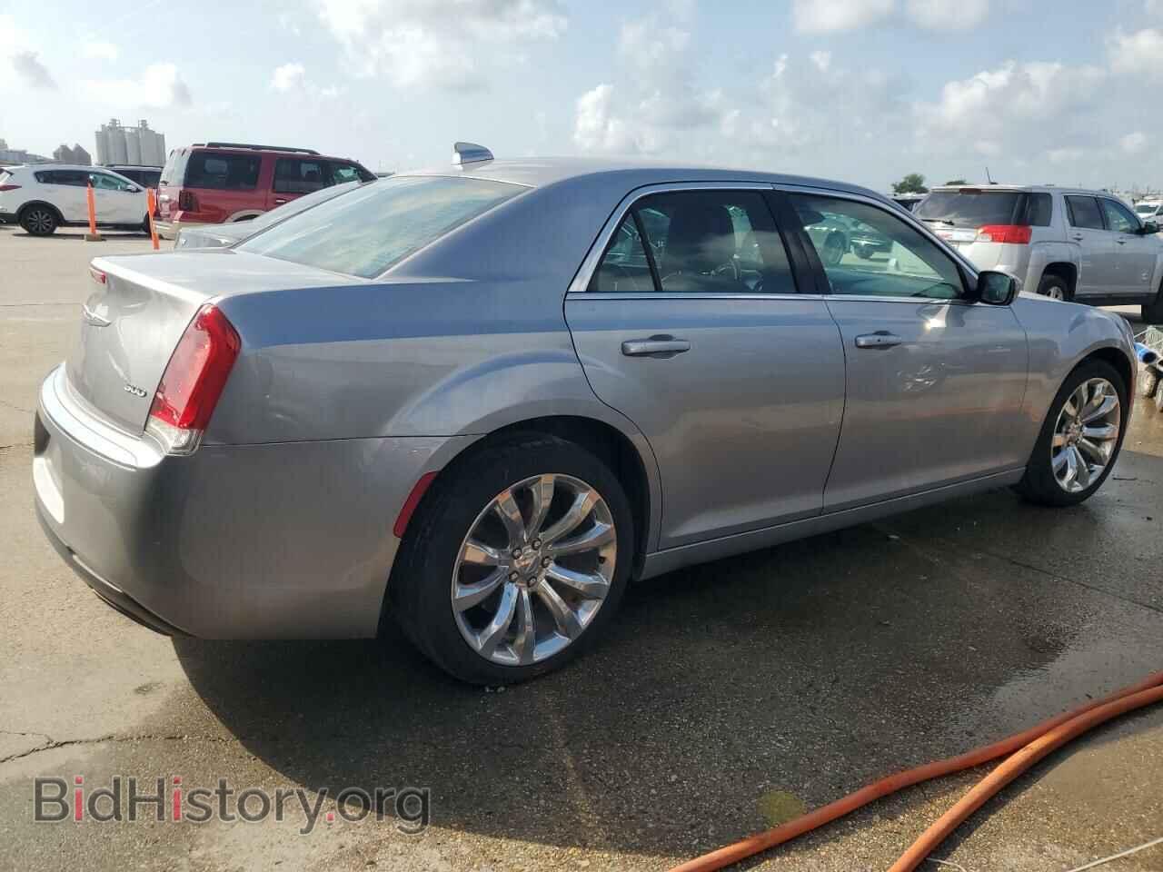 2018 CHRYSLER 300 - VIN: 2C3CCAAG2JH203740 - Фото 3
