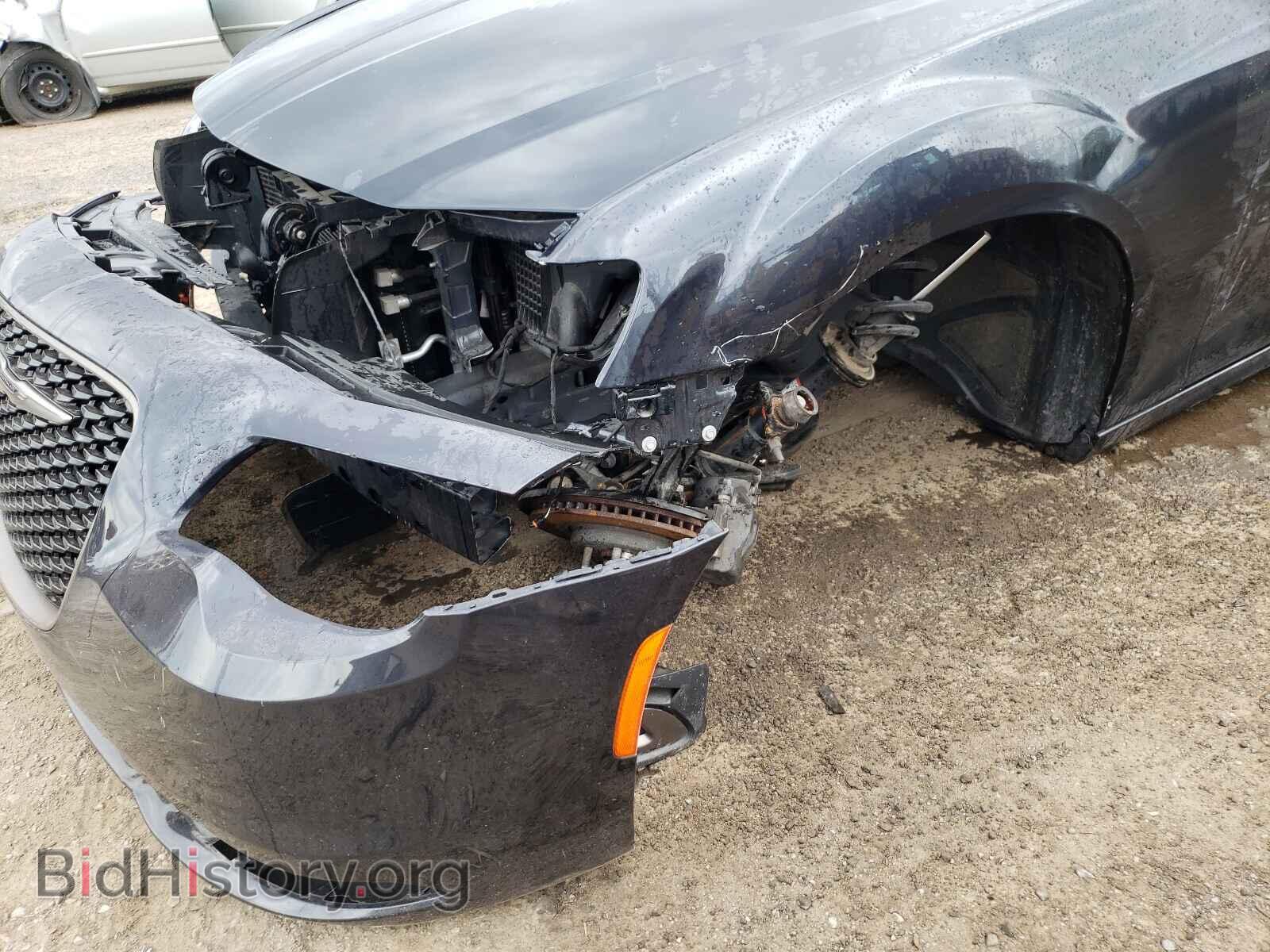 2019 CHRYSLER 300 - VIN: 2C3CCABG4KH659092 - Фото 9