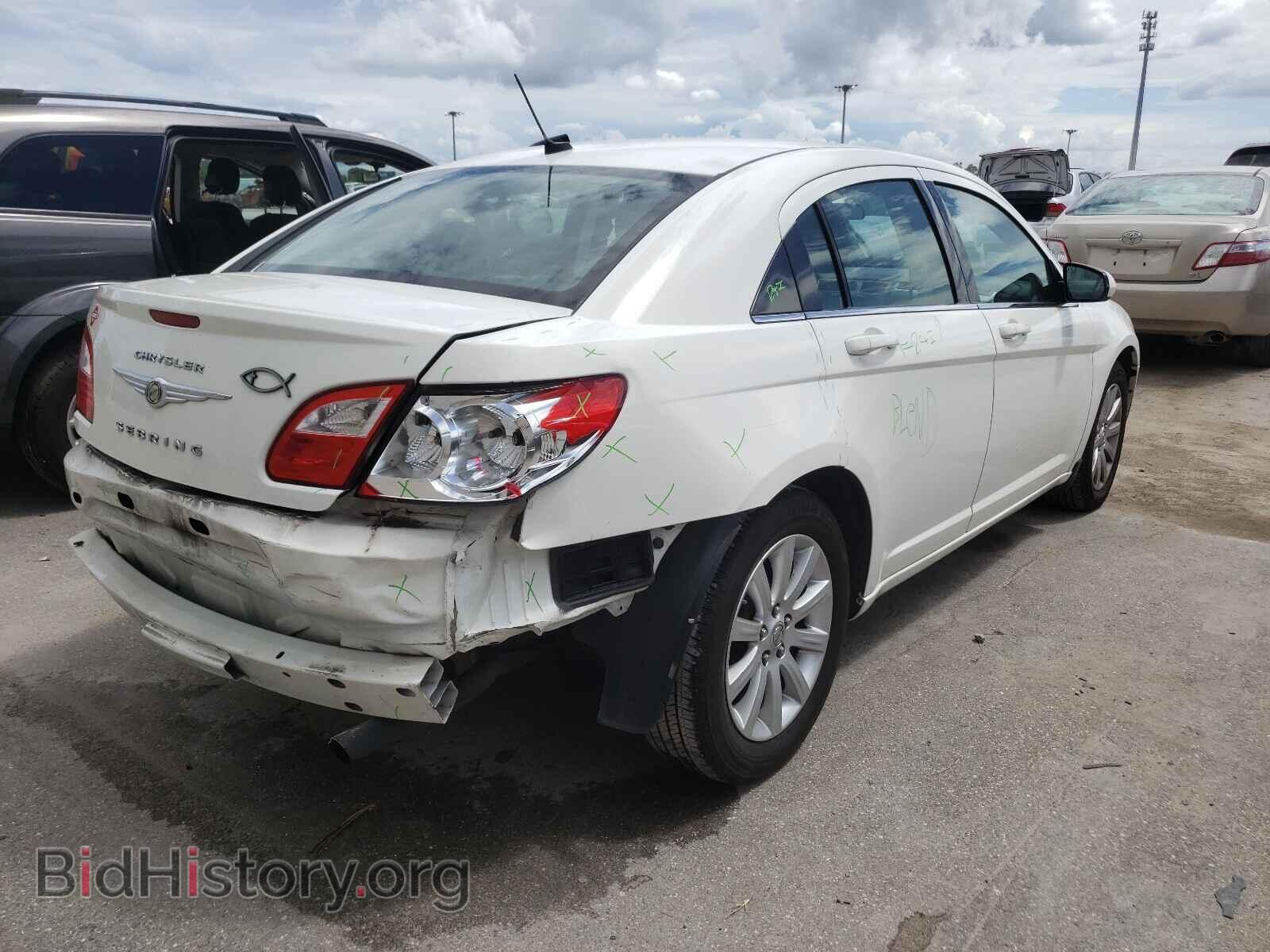 2010 CHRYSLER SEBRING - VIN: 1C3CC5FB4AN133685 - Фото 4