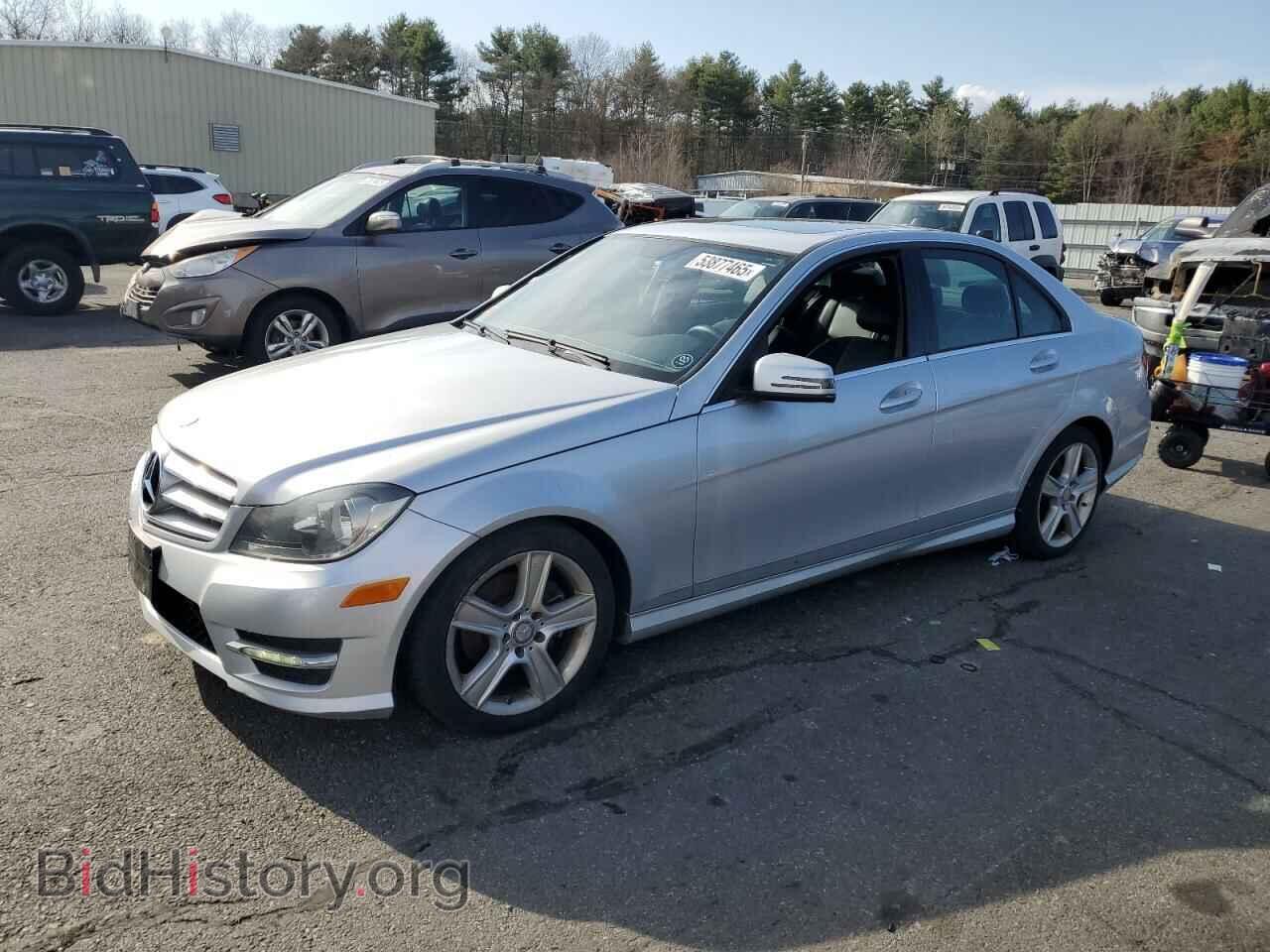 Photo WDDGF8BB5CR239933 - MERCEDES-BENZ C-CLASS 2012