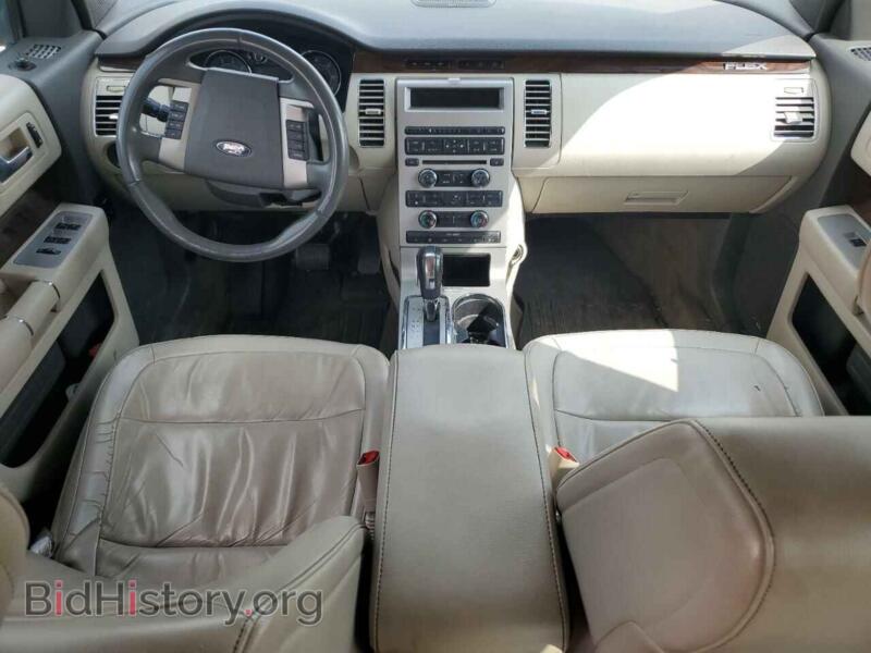 2011 Ford FLEX (VIN 2FMGK5CC9BBD24976) — фото 8 из 12