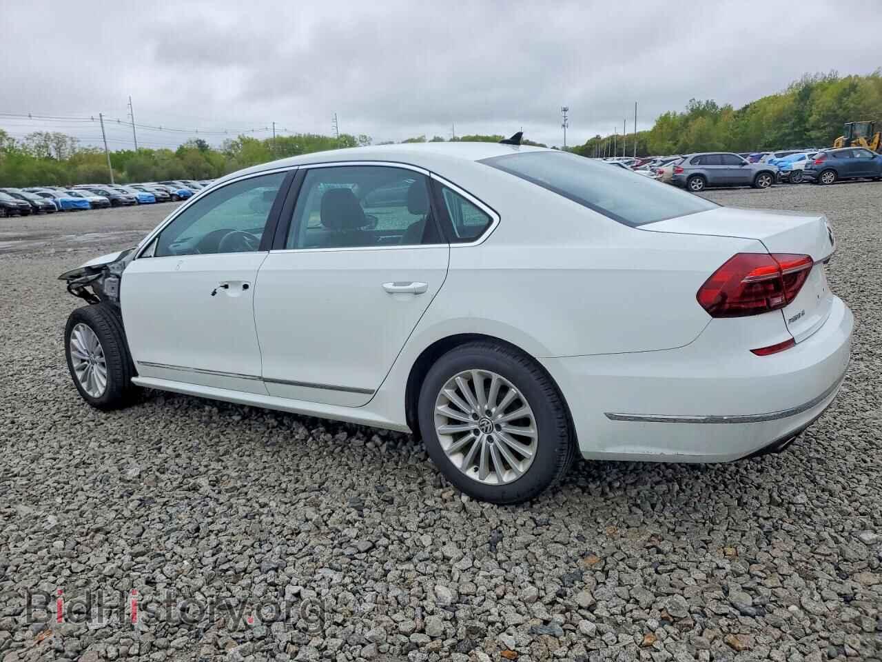 2017 VOLKSWAGEN PASSAT - VIN: 1VWBT7A33HC024172 - Фото 2