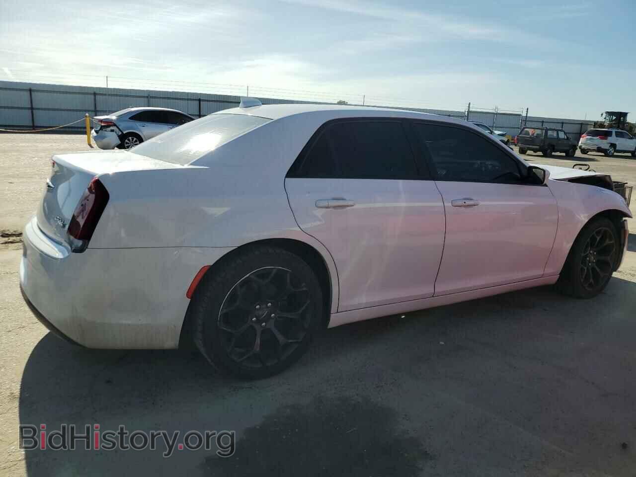 2019 CHRYSLER 300 - VIN: 2C3CCABG6KH559804 - Фото 3