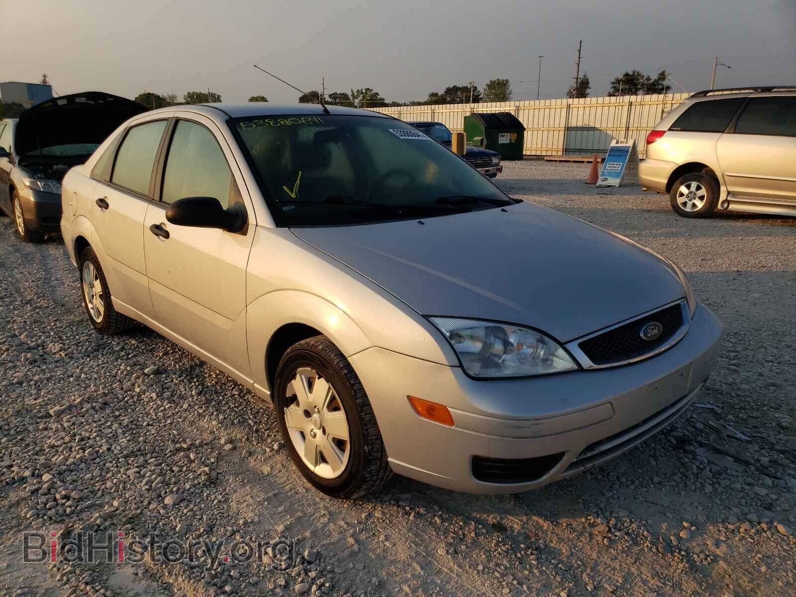 Photo 1FAHP34NX7W334975 - FORD FOCUS 2007