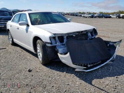 2011 Chrysler 300, white — VIN 2C3CA4CG0BH528571, Copart