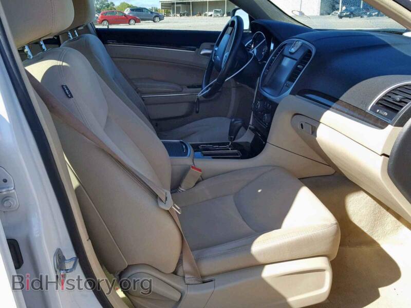 2011 Chrysler 300 (VIN 2C3CA4CG0BH528571) — photo 5 of 10