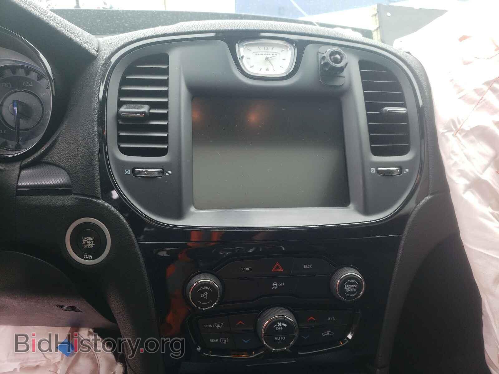 2016 CHRYSLER 300 - VIN: 2C3CCAGG3GH349354 - Фото 9
