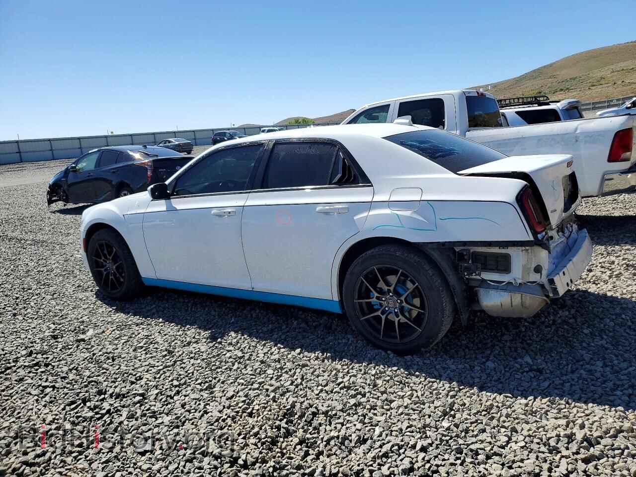 2019 CHRYSLER 300 - VIN: 2C3CCAGG3KH610605 - Фото 2