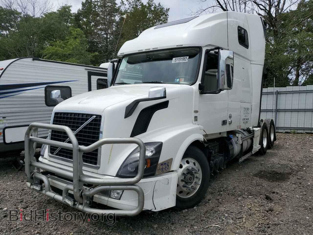 2017 VOLVO VN - VIN: 4V4NC9EH2HN990944 - Фото 2