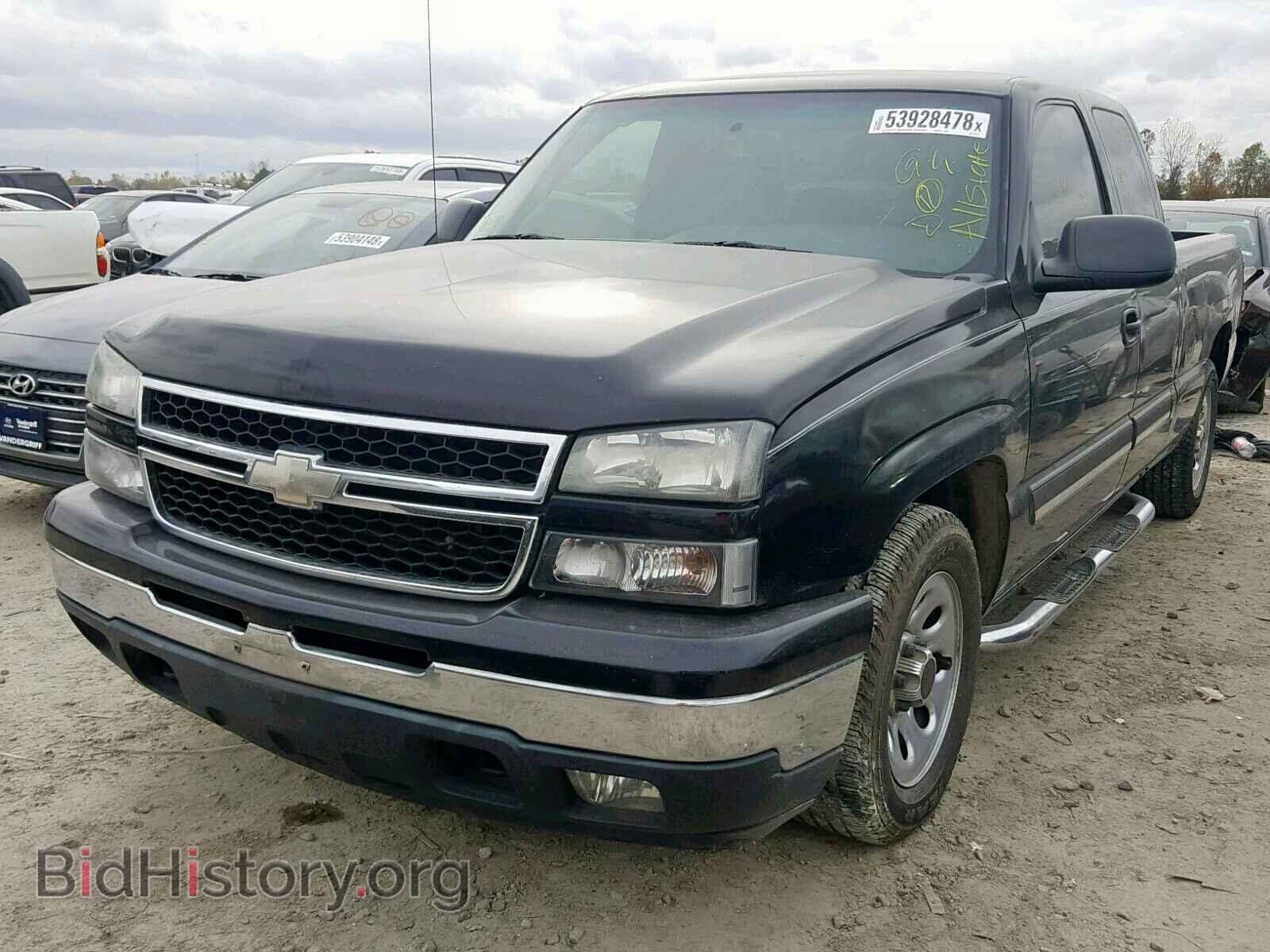 2006 CHEVROLET SILVERADO - VIN: 2GCEC19V161107217 - Фото 2