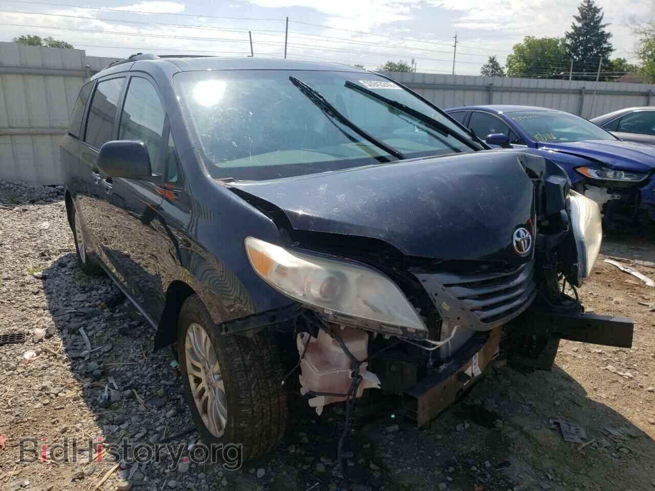 Photo 5TDYK3DC2BS080341 - TOYOTA SIENNA 2011