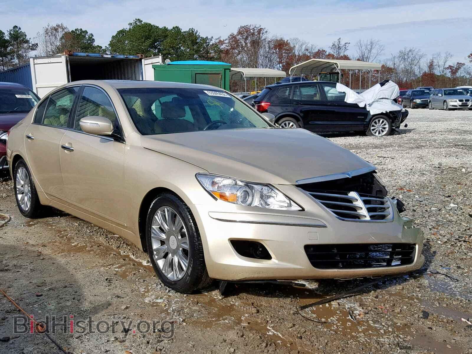 Photo KMHGC4DE8BU123779 - HYUNDAI GENESIS 2011