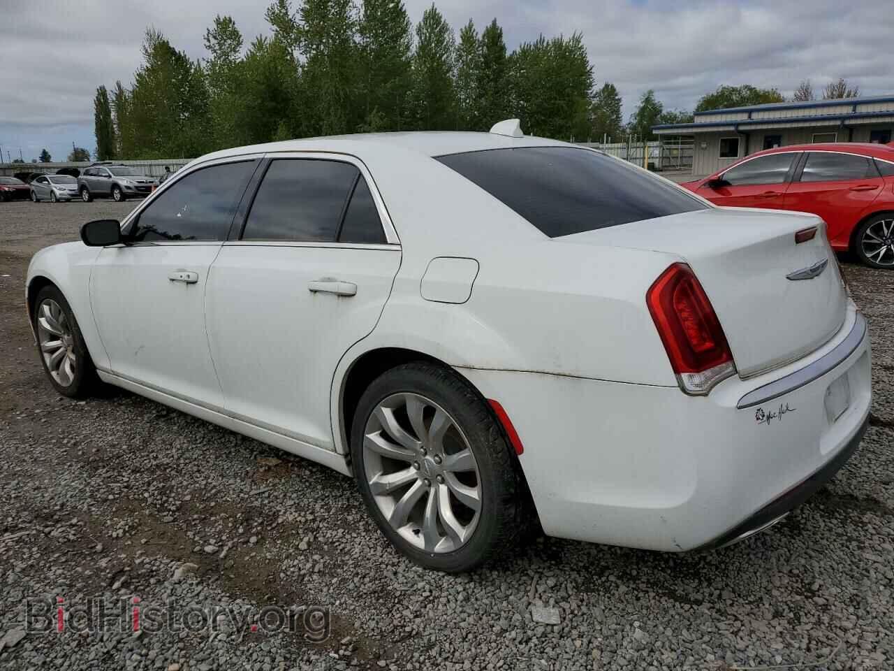 2019 CHRYSLER 300 - VIN: 2C3CCAAG5KH507243 - Фото 2