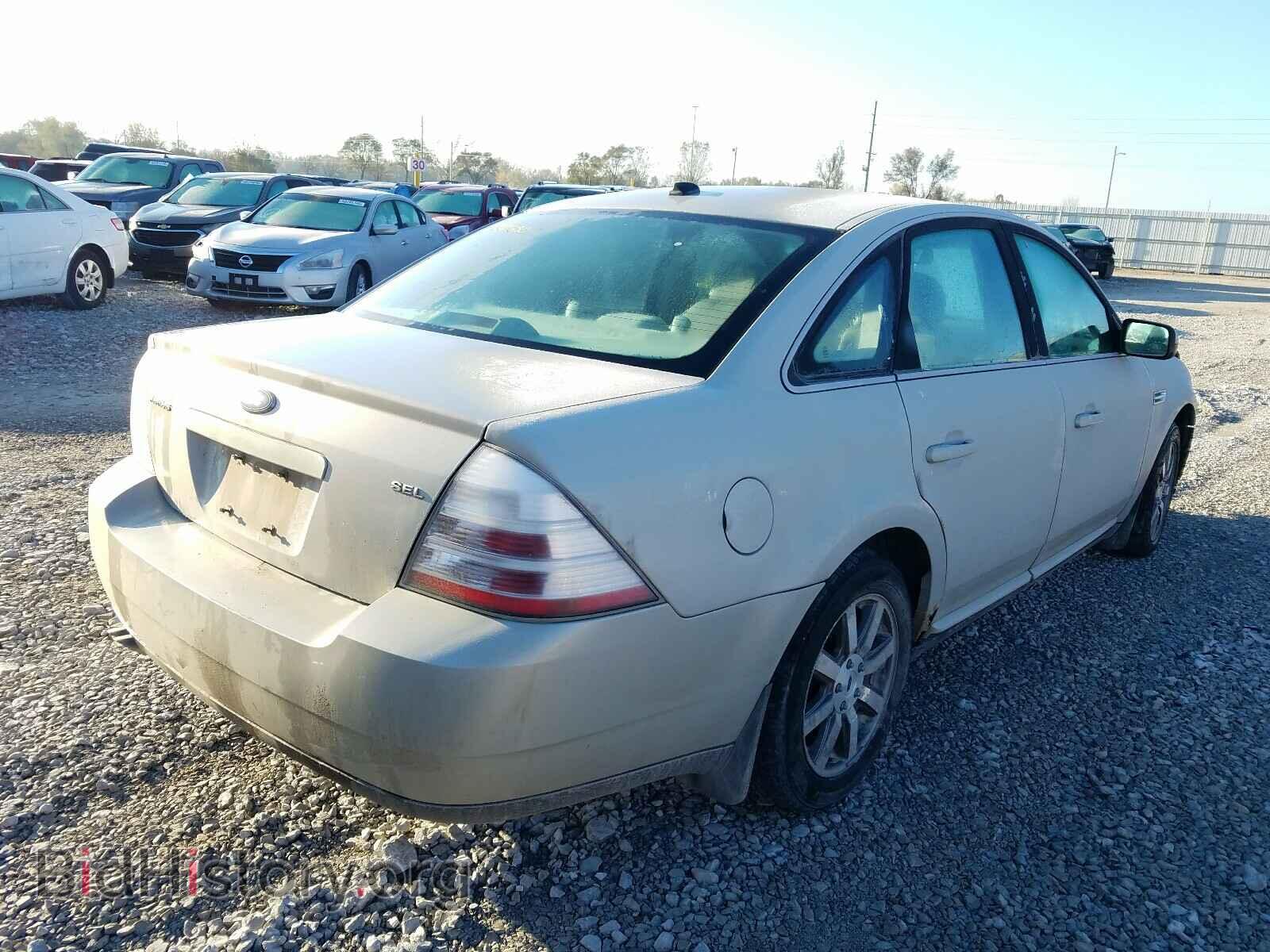2008 FORD TAURUS - VIN: 1FAHP24W18G130404 - Фото 4