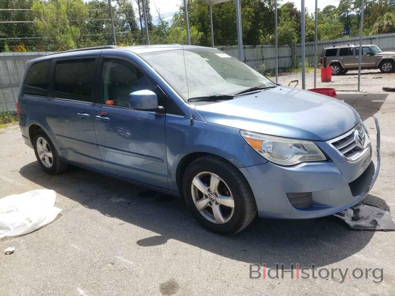 Photo 2V4RW5DG8BR789586 - VOLKSWAGEN ROUTAN 2011