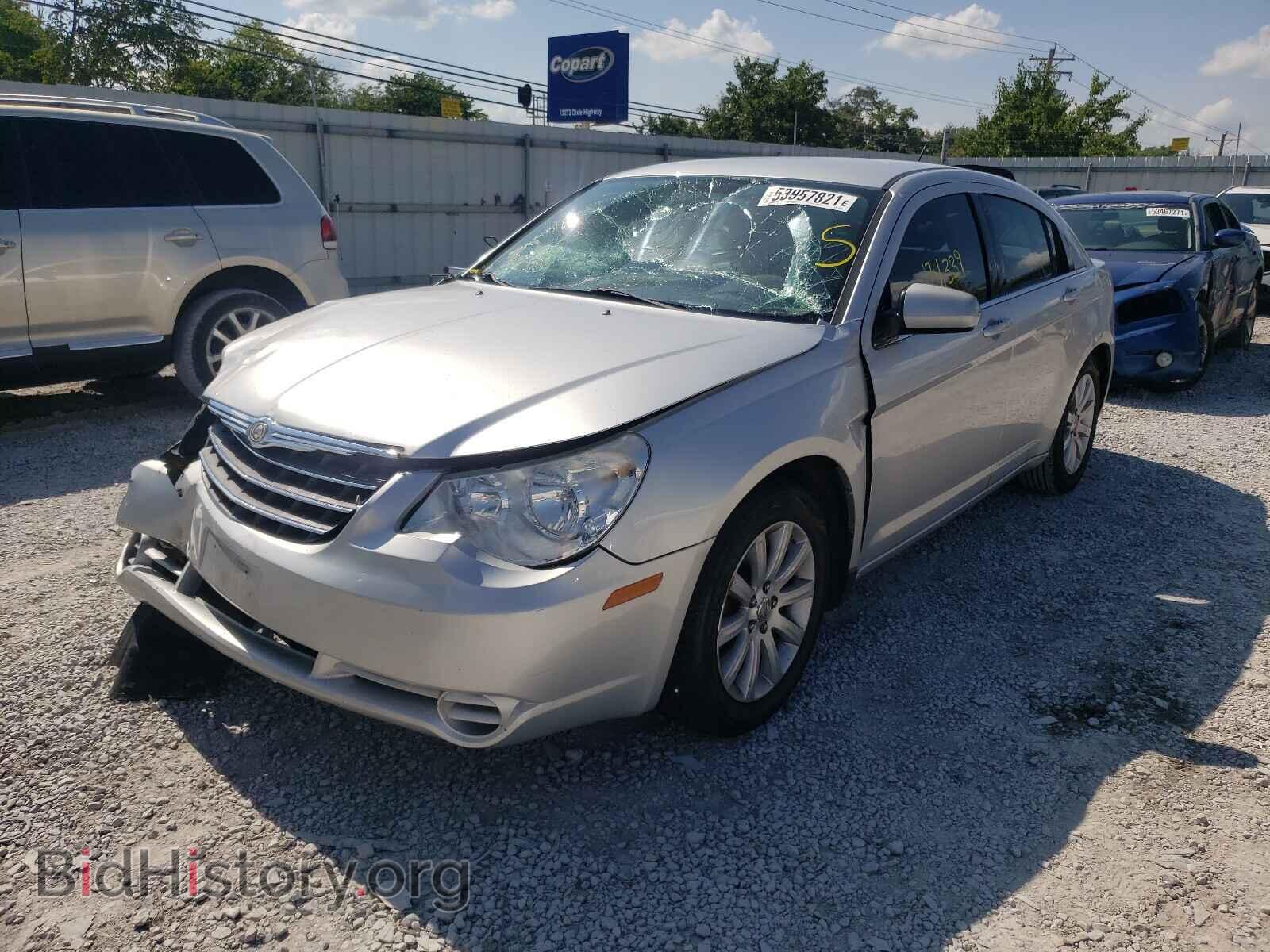 2010 CHRYSLER SEBRING - VIN: 1C3CC5FB3AN216797 - Фото 2