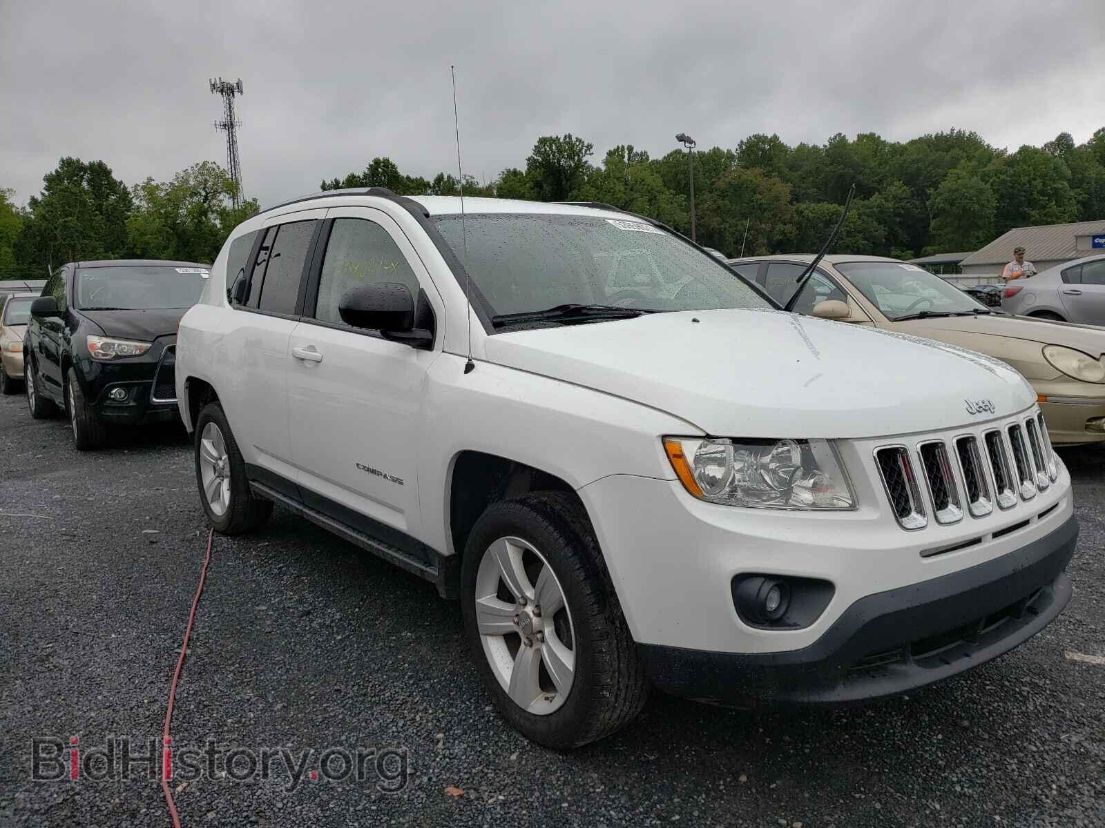 Photo 1J4NF1FB6BD158867 - JEEP COMPASS 2011