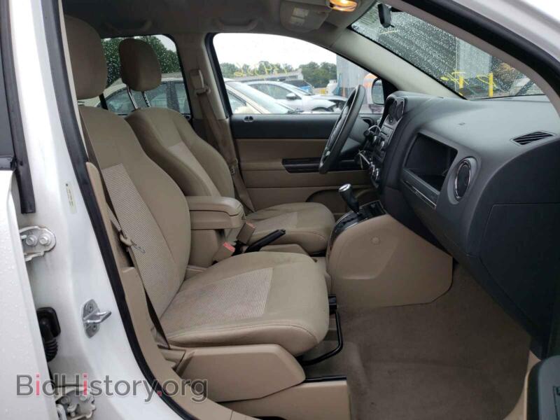 2011 Jeep COMPASS (VIN 1J4NF1FB6BD158867) — фото 5 из 10