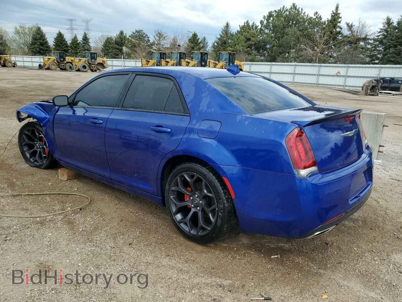 2019 CHRYSLER 300 - VIN: 2C3CCAAG0KH755545 - Фото 2