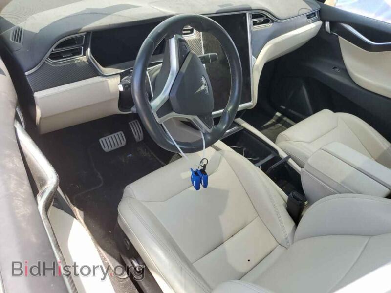 2017 Tesla MODEL X (VIN 5YJXCDE47HF062727) — фото 8 из 12