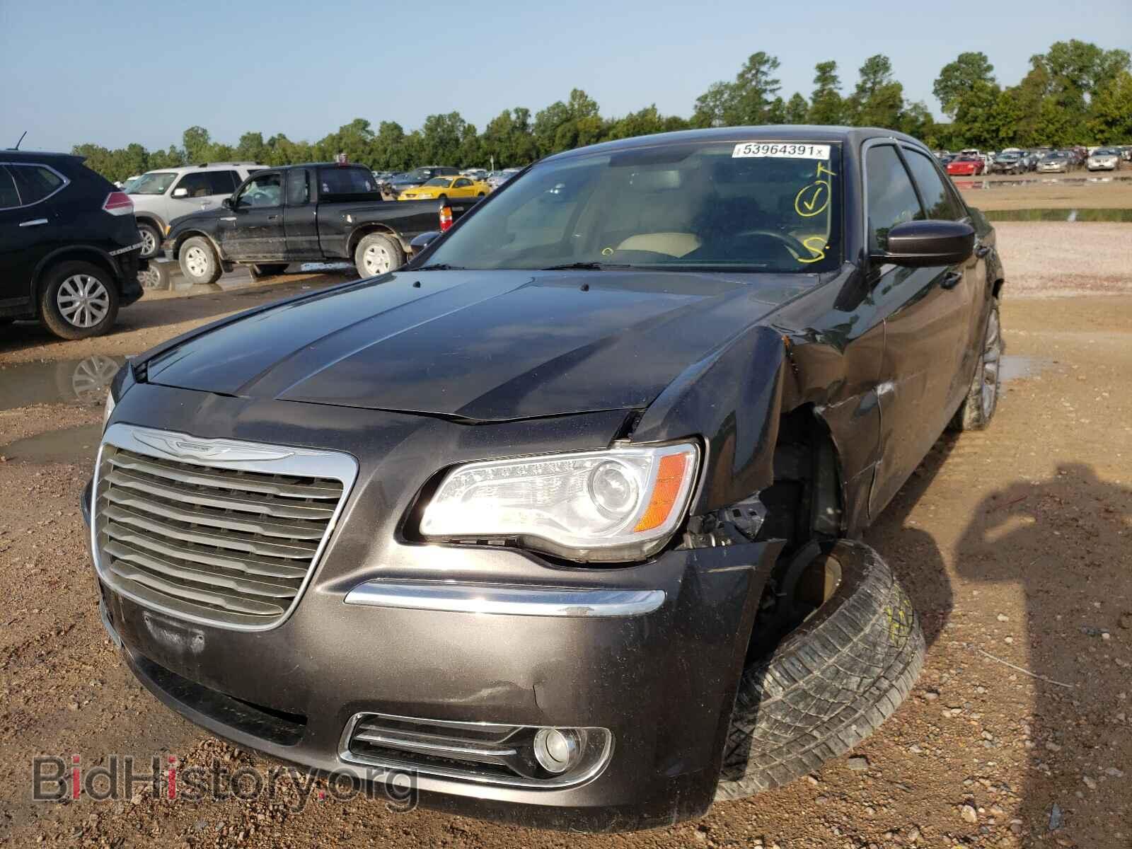 2013 CHRYSLER 300 - VIN: 2C3CCAAG0DH588560 - Фото 2