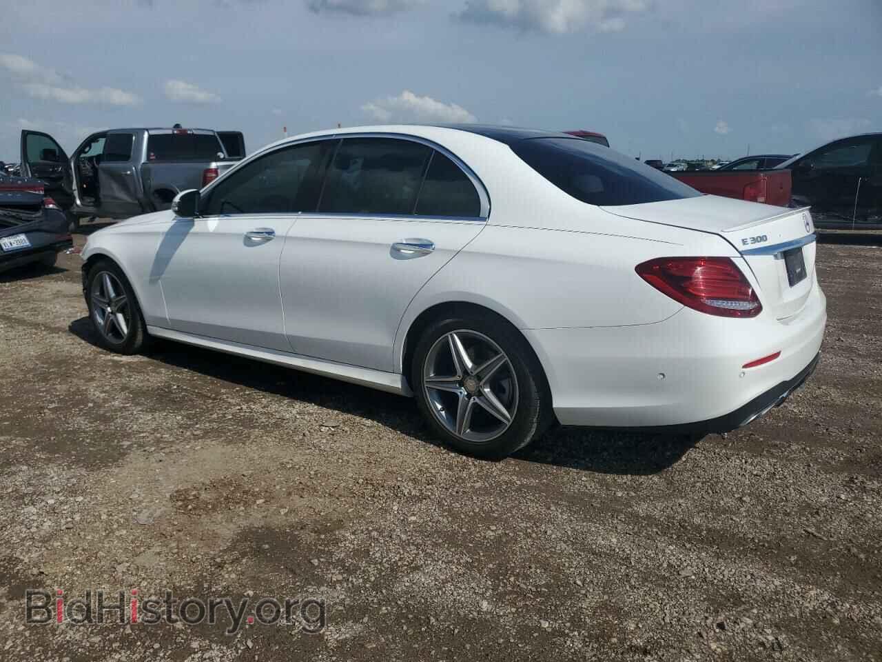 2017 MERCEDES-BENZ E-CLASS - VIN: WDDZF4JB6HA051382 - Фото 2