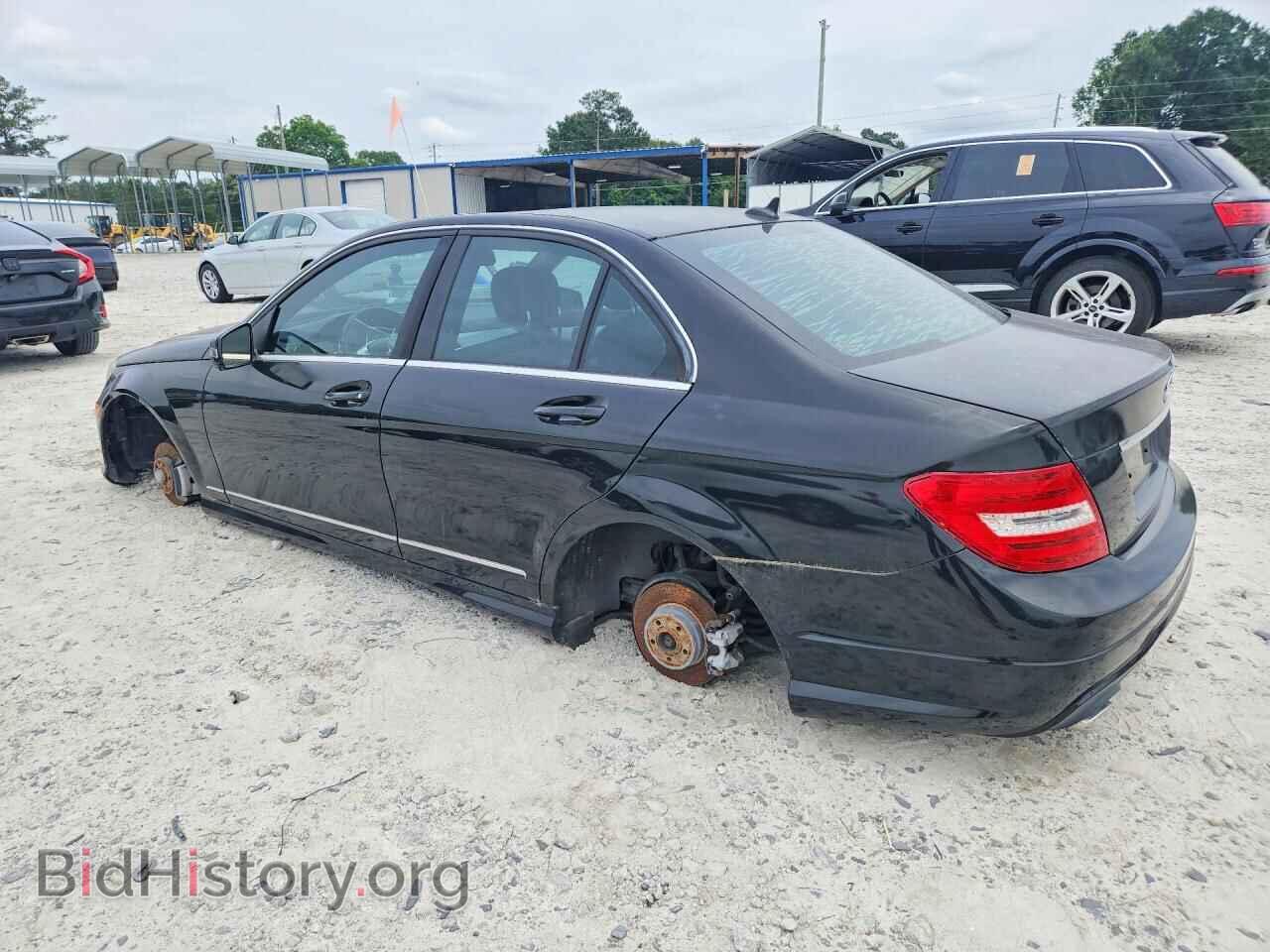 2013 MERCEDES-BENZ C-CLASS - VIN: WDDGF4HB0DA810180 - Фото 2