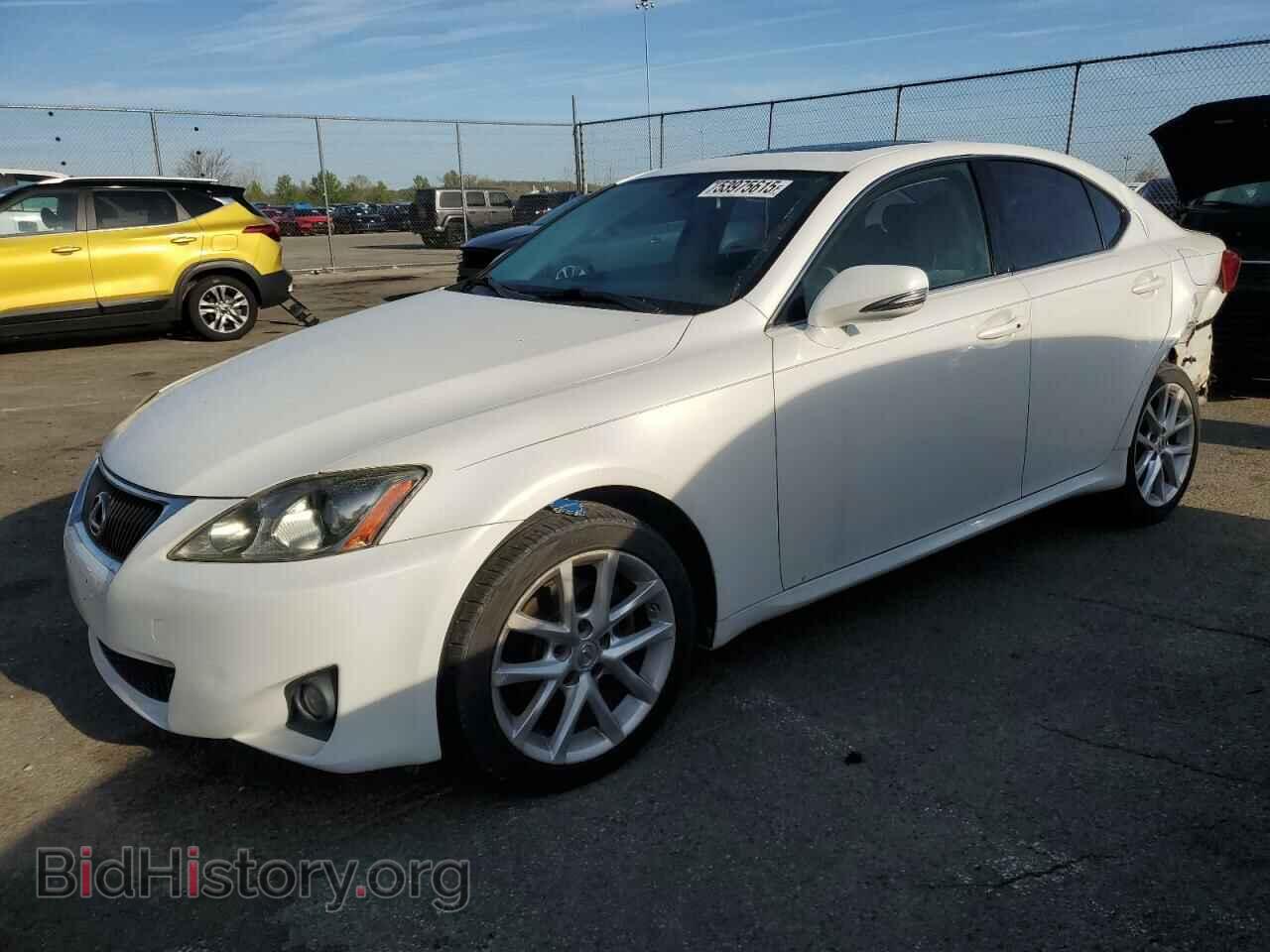 Photo JTHCF5C25B5049253 - LEXUS IS 2011