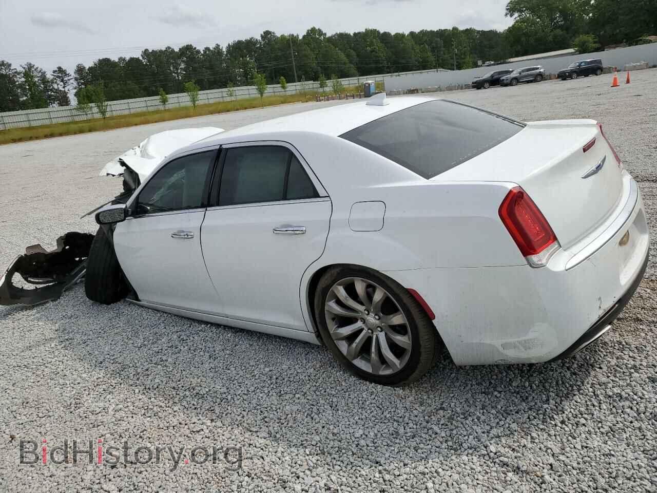 2019 CHRYSLER 300 - VIN: 2C3CCAEG4KH536338 - Фото 2