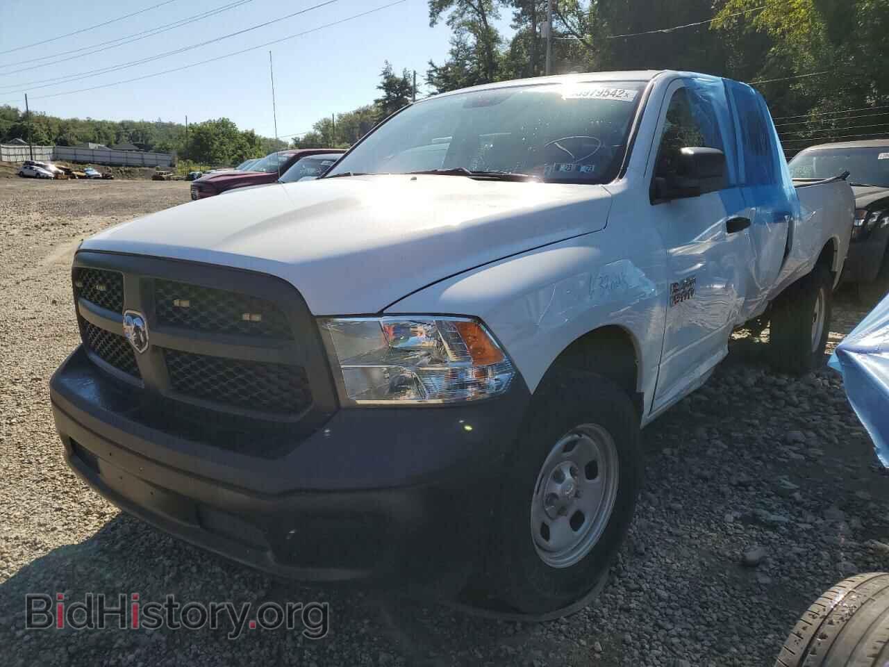 2018 RAM 1500 - VIN: 1C6RR7FGXJS329943 - Фото 2