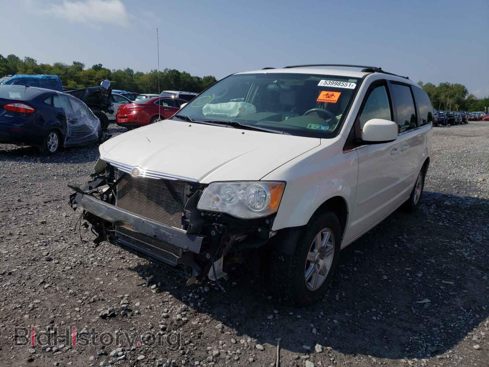 2008 CHRYSLER MINIVAN - VIN: 2A8HR54PX8R107841 - Фото 2