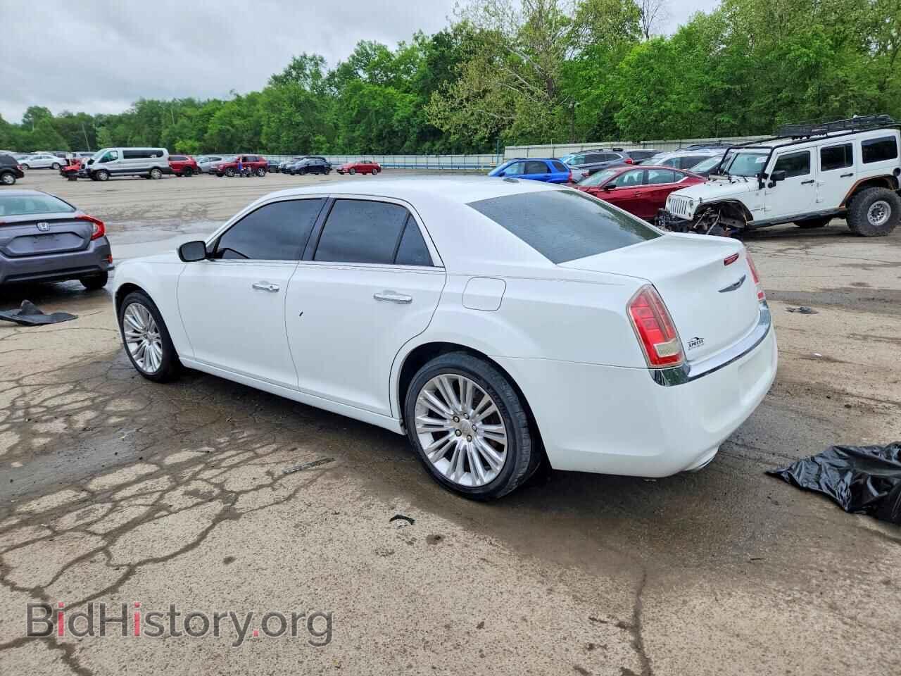 2011 CHRYSLER 300 - VIN: 2C3CA5CG2BH581391 - Фото 2