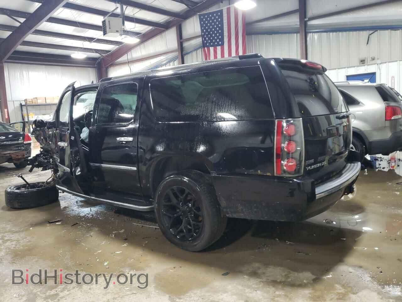 2011 GMC YUKON - VIN: 1GKS2MEF8BR352995 - Photo 2