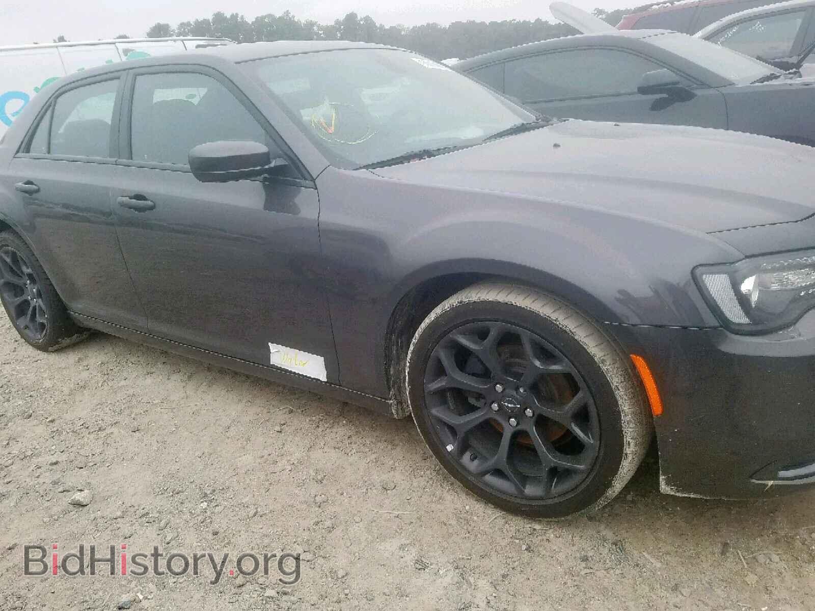 2019 CHRYSLER 300 - VIN: 2C3CCABG1KH539489 - Фото 9