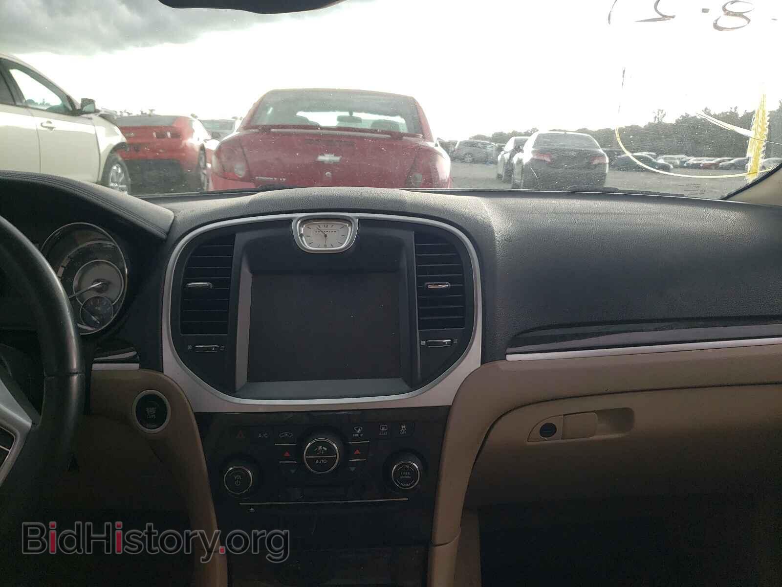 2014 CHRYSLER 300 - VIN: 2C3CCAAG6EH136405 - Фото 9