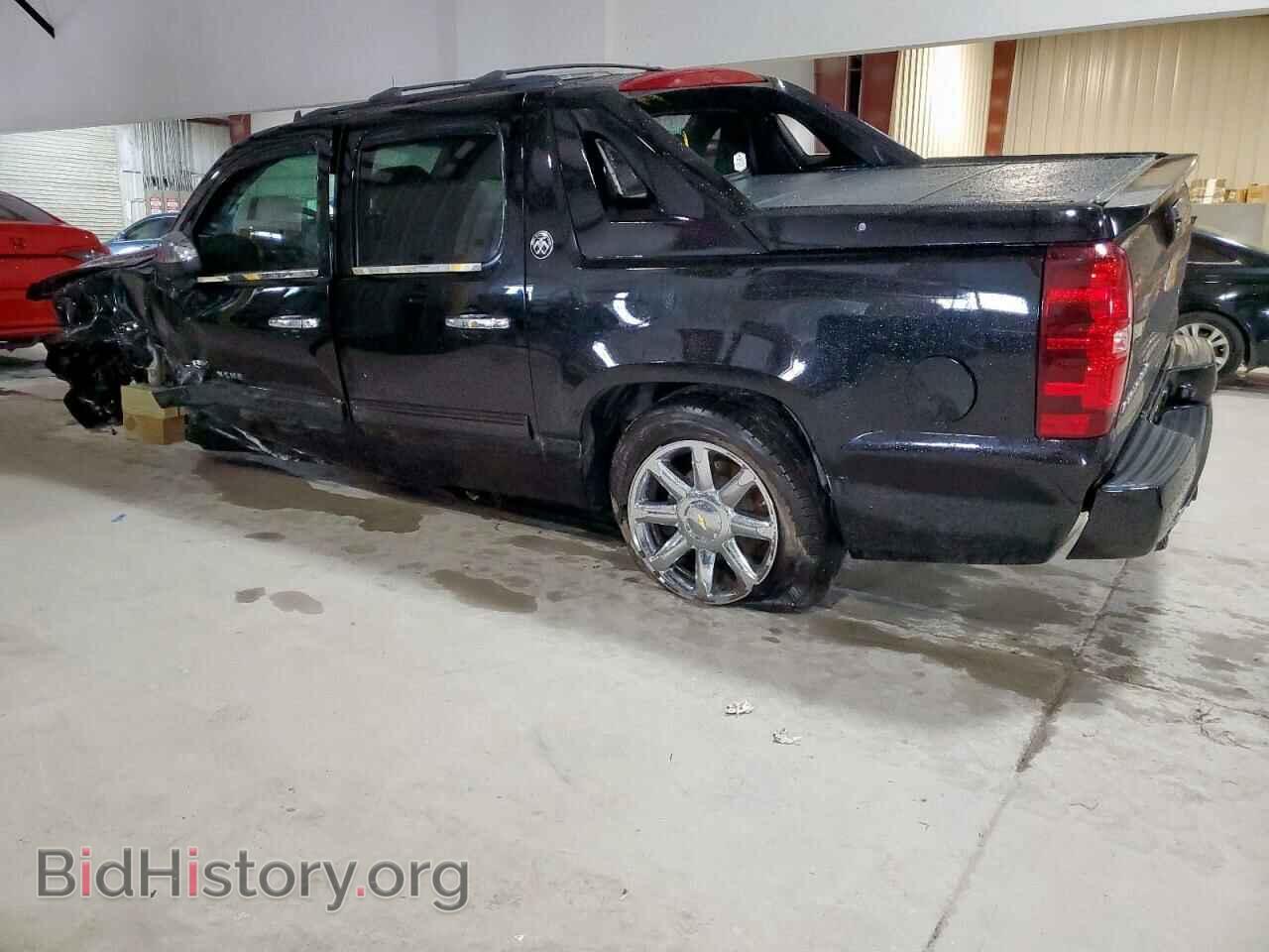 2013 CHEVROLET AVALANCHE - VIN: 3GNMCFE08DG260157 - Фото 2