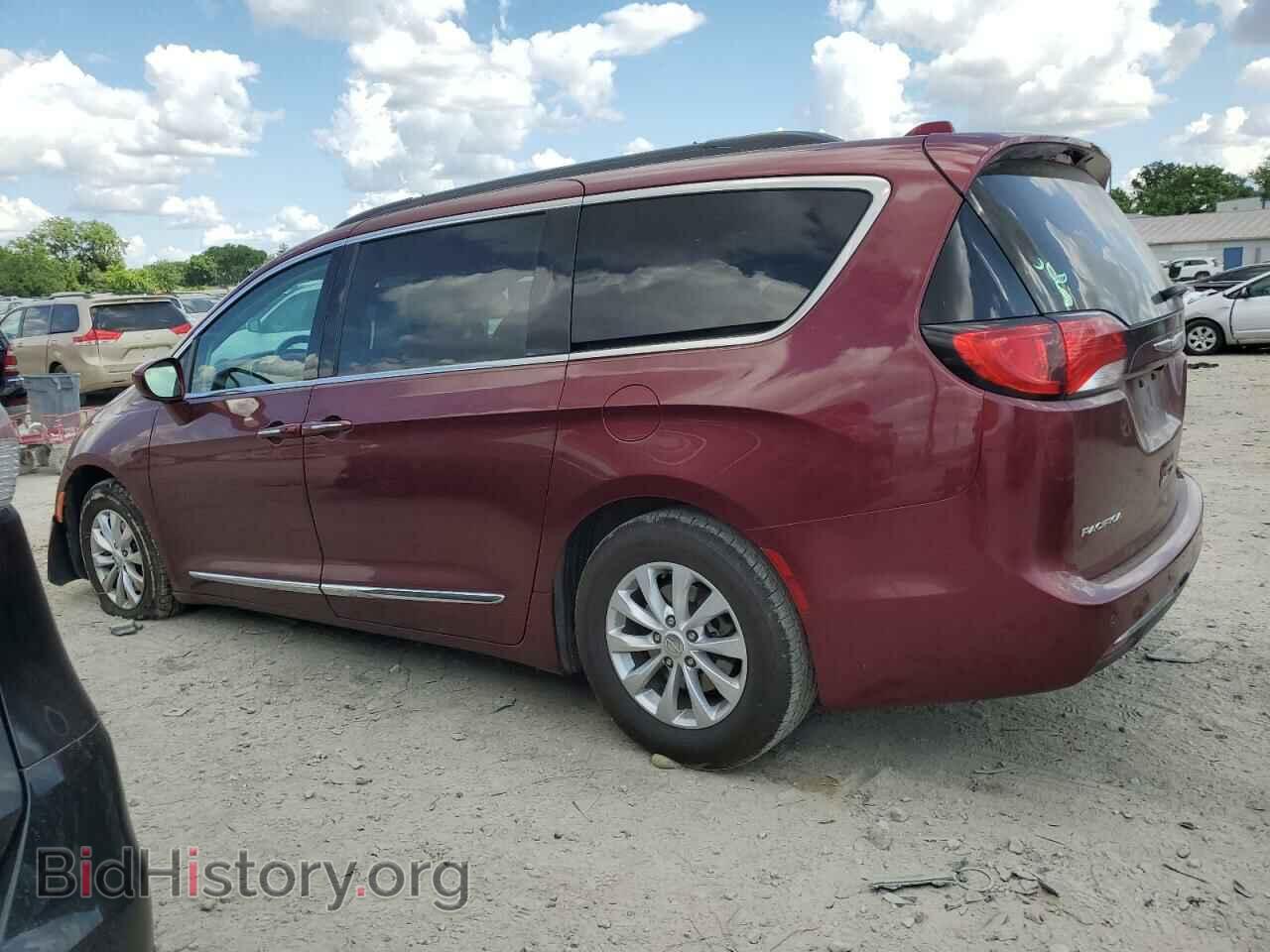 2017 CHRYSLER PACIFICA - VIN: 2C4RC1BGXHR642421 - Photo 2