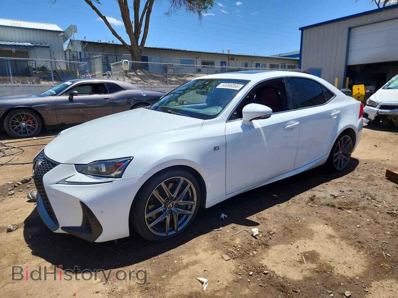 Photo JTHG81F22L5041905 - LEXUS IS 2020
