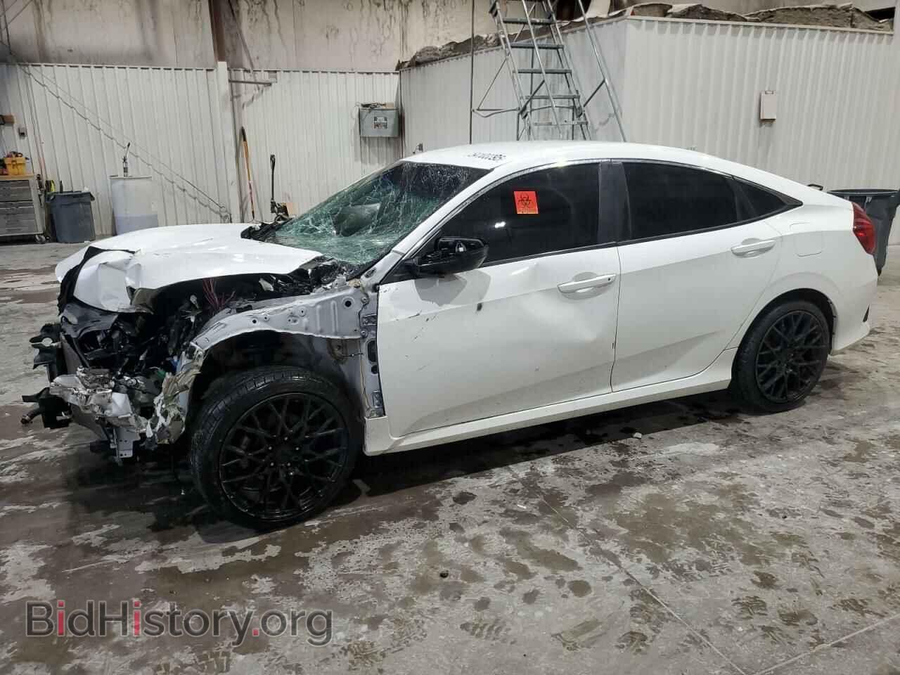 Photo 19XFC2F56JE004546 - HONDA CIVIC 2018