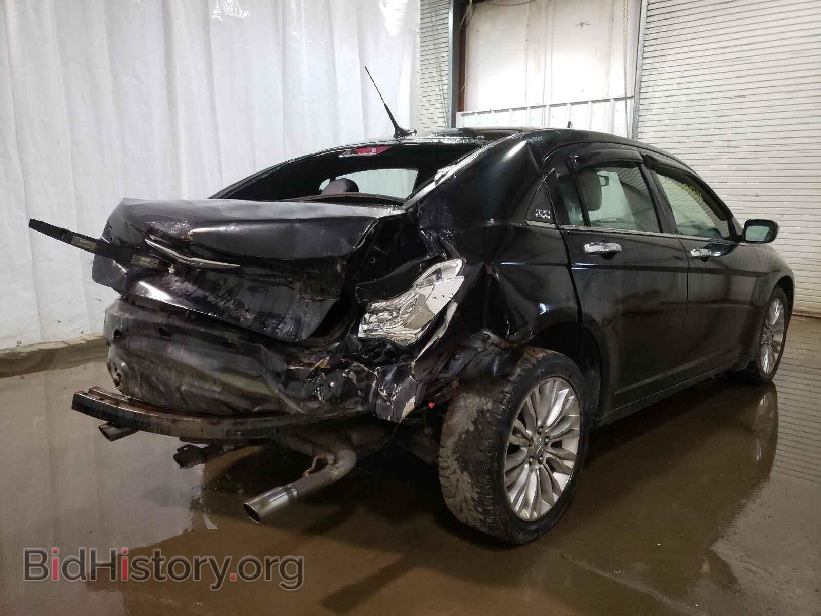 2011 CHRYSLER 200 - VIN: 1C3BC2FGXBN520667 - Фото 4